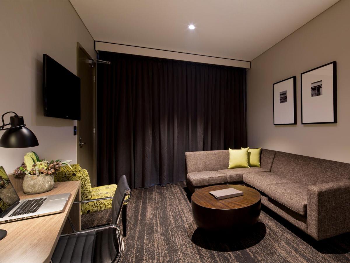 The Glen Hotel And Suites Rochedale Δωμάτιο φωτογραφία